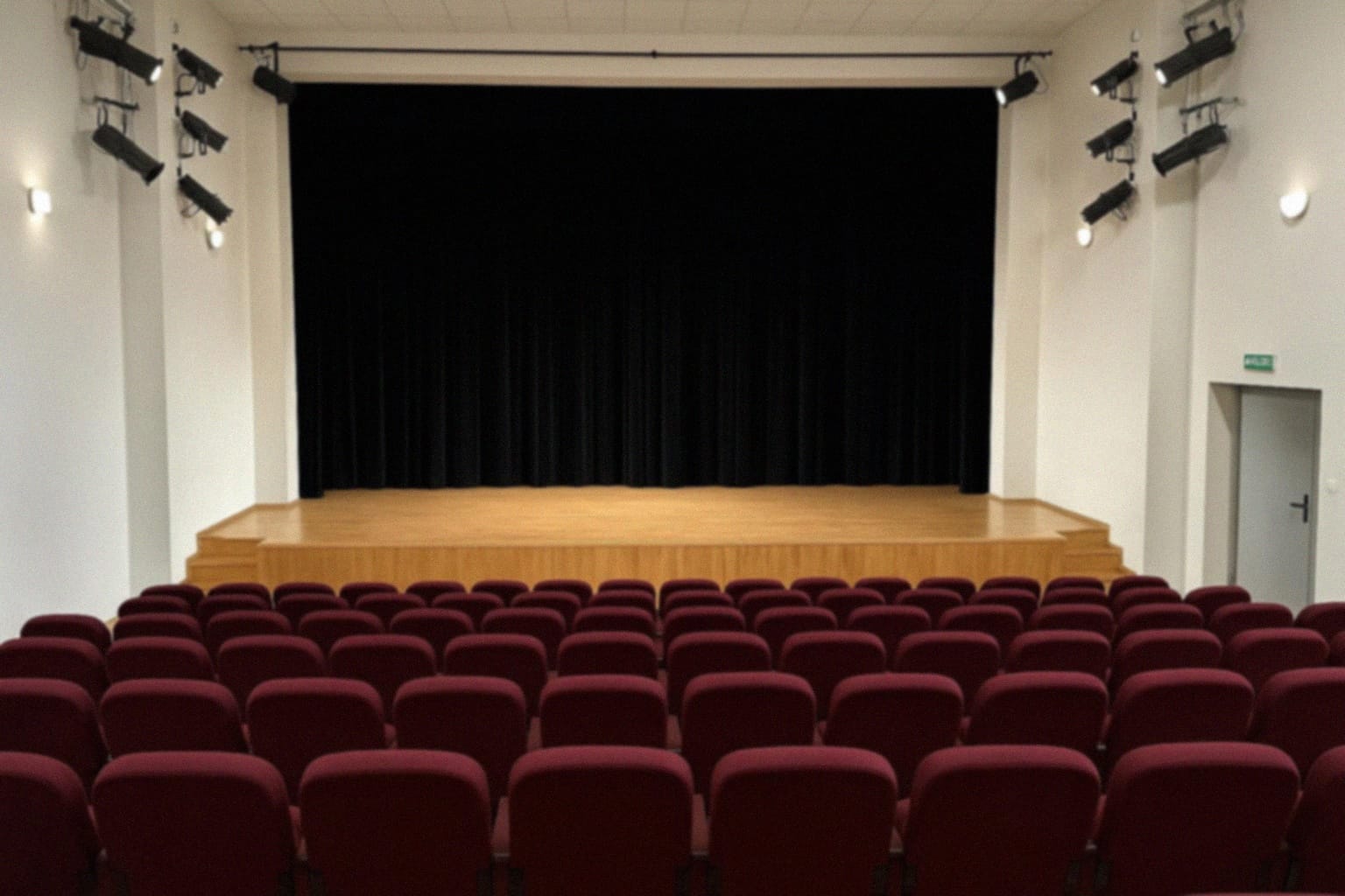 Wernisaż wystawy sitodruku Niny Niezabitowskiej w Słupsku