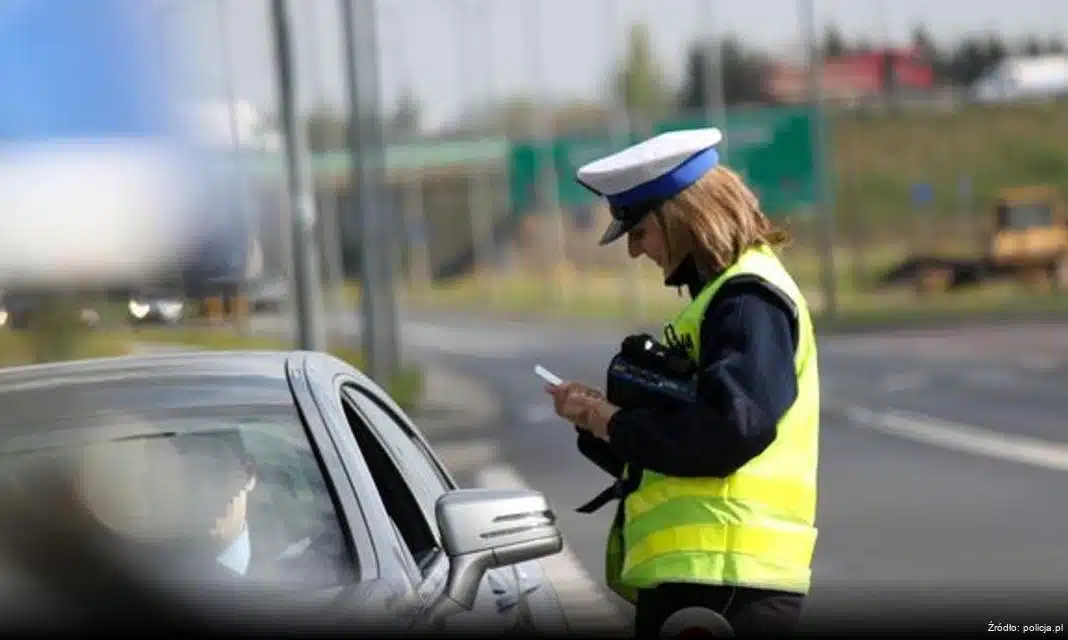 Policjanci z Słupska na targach pracy w Ustce